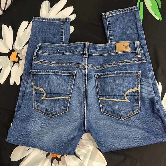 AEO Hi-Rise Jegging Crop Super Stretch Distressed Design Denim Jeans, Size 4 - Picture 3 of 16